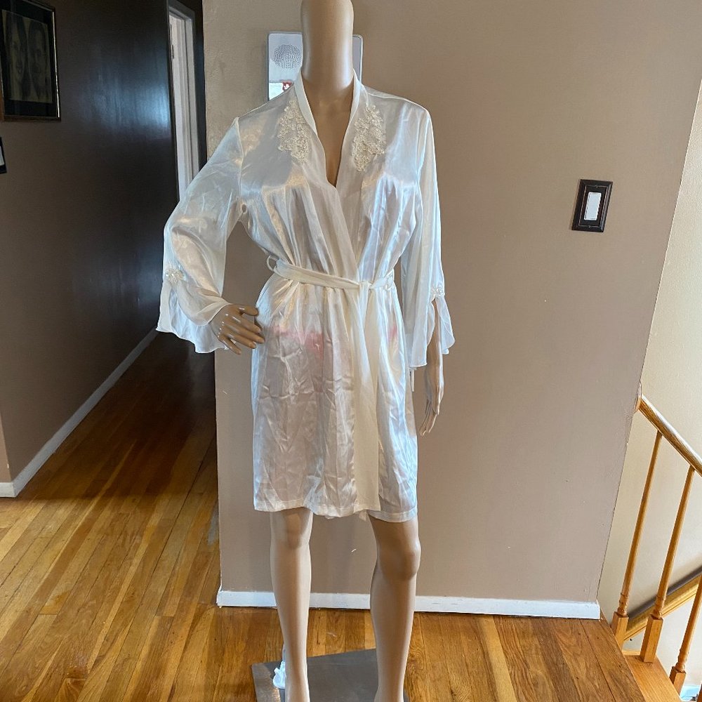 Ivory JW Wedding Trousseau Robe W/Sequins NWT W/Flaw Size M